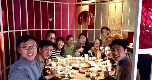 Đi họp lớp, hóa đơn tiền ăn 106 triệu nhưng không ai chịu thanh toán: Lớp trưởng nói 1 câu khiến tất cả chết điếng- Ảnh 1. Đi họp lớp, hóa đơn tiền ăn 106 triệu nhưng không ai chịu thanh toán: Lớp trưởng nói 1 câu khiến tất cả chết điếng- Ảnh 1.