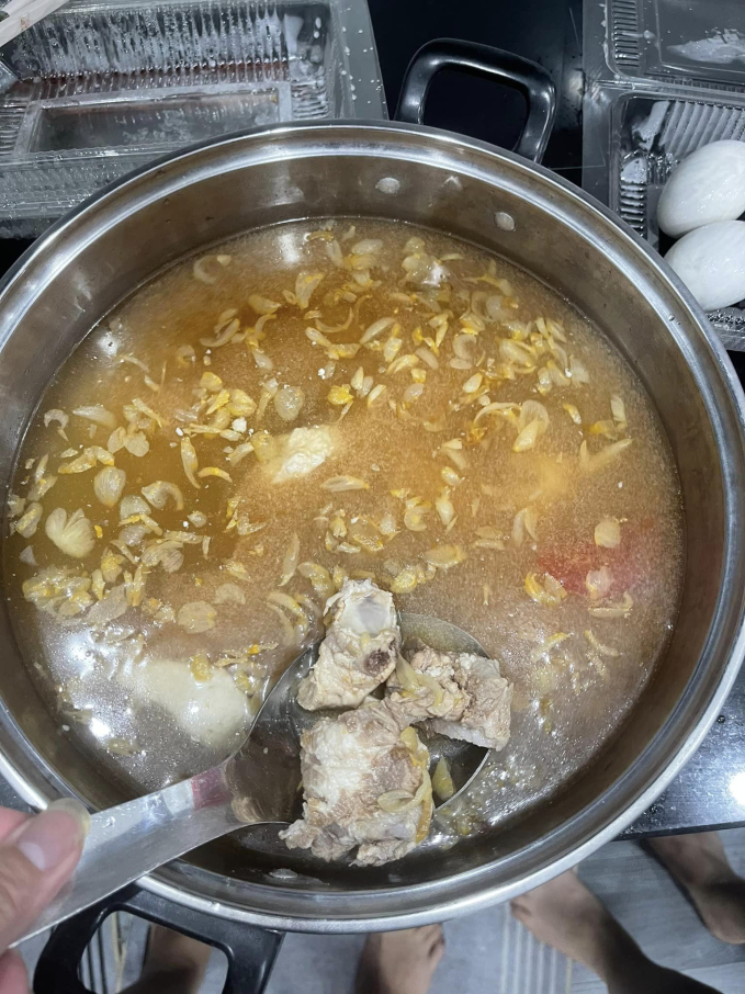 Xôn xao nồi lẩu 665k ở Quảng Ninh chỉ lèo tèo 6 quả trứng, 1 nhúm thịt bò, 13 miếng chả...: Khách hàng sốc ngang tuyên bố điều này!- Ảnh 3. Xôn xao nồi lẩu 665k ở Quảng Ninh chỉ lèo tèo 6 quả trứng, 1 nhúm thịt bò, 13 miếng chả...: Khách hàng sốc ngang tuyên bố điều này!- Ảnh 3.