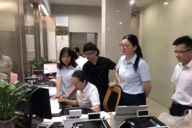 Con trai thừa kế sổ tiết kiệm 21 tỷ đồng, đến ngân hàng rút tiền thì bất ngờ với câu nói của nhân viên: Không có số tiền nào bên trong- Ảnh 1. Con trai thừa kế sổ tiết kiệm 21 tỷ đồng, đến ngân hàng rút tiền thì bất ngờ với câu nói của nhân viên: Không có số tiền nào bên trong- Ảnh 1.