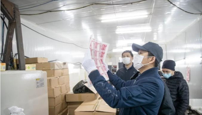 Theo dõi thanh niên thất nghiệp mua ô tô, biệt thự đắt đỏ, 400 cảnh sát được huy động để thu giữ 6 tấn giấy, bắt giữ 16 đối tượng- Ảnh 3. Theo dõi thanh niên thất nghiệp mua ô tô, biệt thự đắt đỏ, 400 cảnh sát được huy động để thu giữ 6 tấn giấy, bắt giữ 16 đối tượng- Ảnh 3.