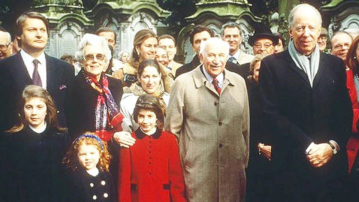 Giải mã Rothschild – gia tộc từ khu ổ chuột vươn tới thống lĩnh ngành tài chính toàn cầu, người đứng sau dự án kênh đào Suez nổi tiếng- Ảnh 1. Giải mã Rothschild – gia tộc từ khu ổ chuột vươn tới thống lĩnh ngành tài chính toàn cầu, người đứng sau dự án kênh đào Suez nổi tiếng- Ảnh 1.