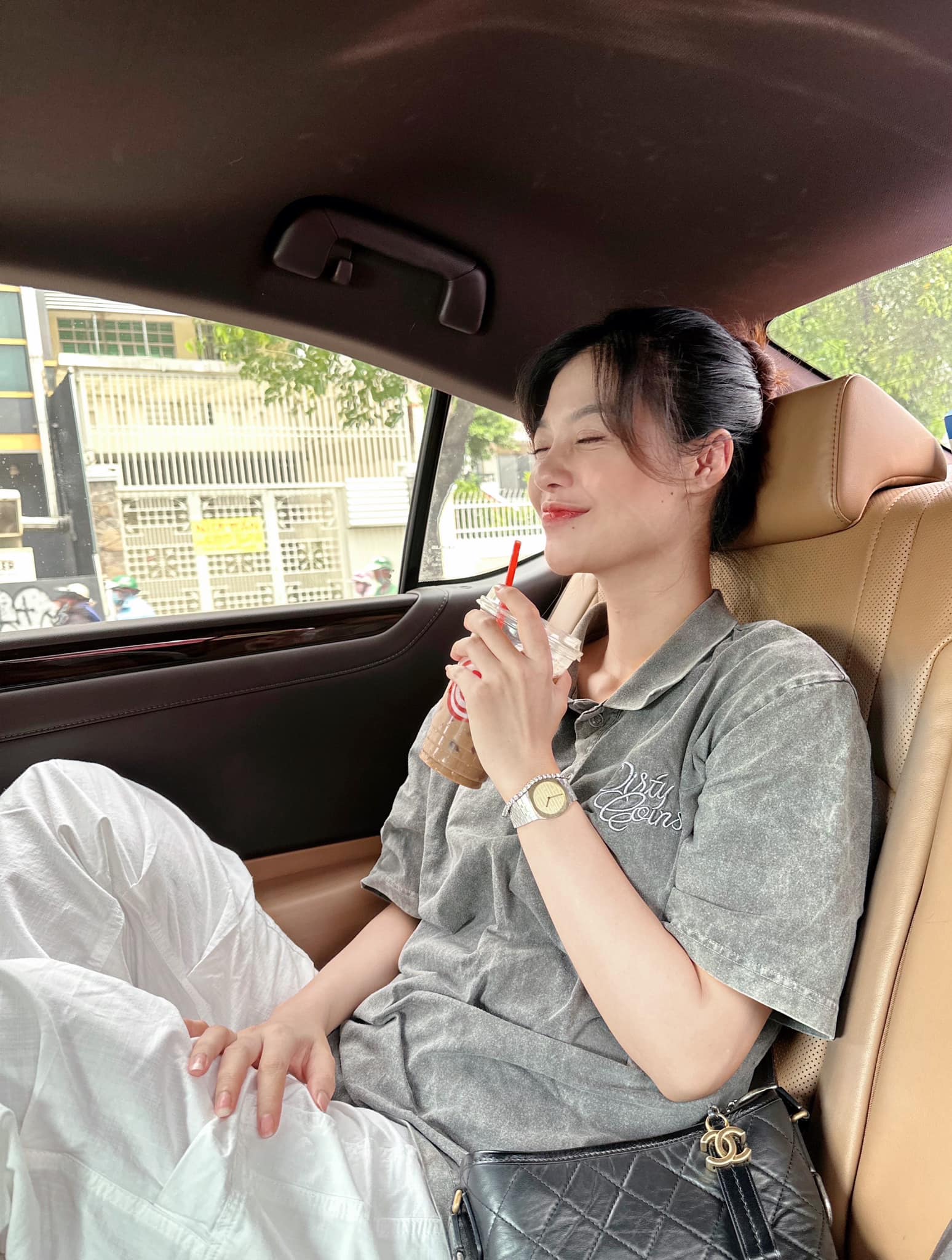 Người đẹp Vbiz vừa trở lại sau nhiều tháng đột ngột "ở ẩn": Cuộc sống hiện tại như phu nhân nhà giàu, chuyện tình cảm thì thế nào?- Ảnh 2. Người đẹp Vbiz vừa trở lại sau nhiều tháng đột ngột "ở ẩn": Cuộc sống hiện tại như phu nhân nhà giàu, chuyện tình cảm thì thế nào?- Ảnh 2.