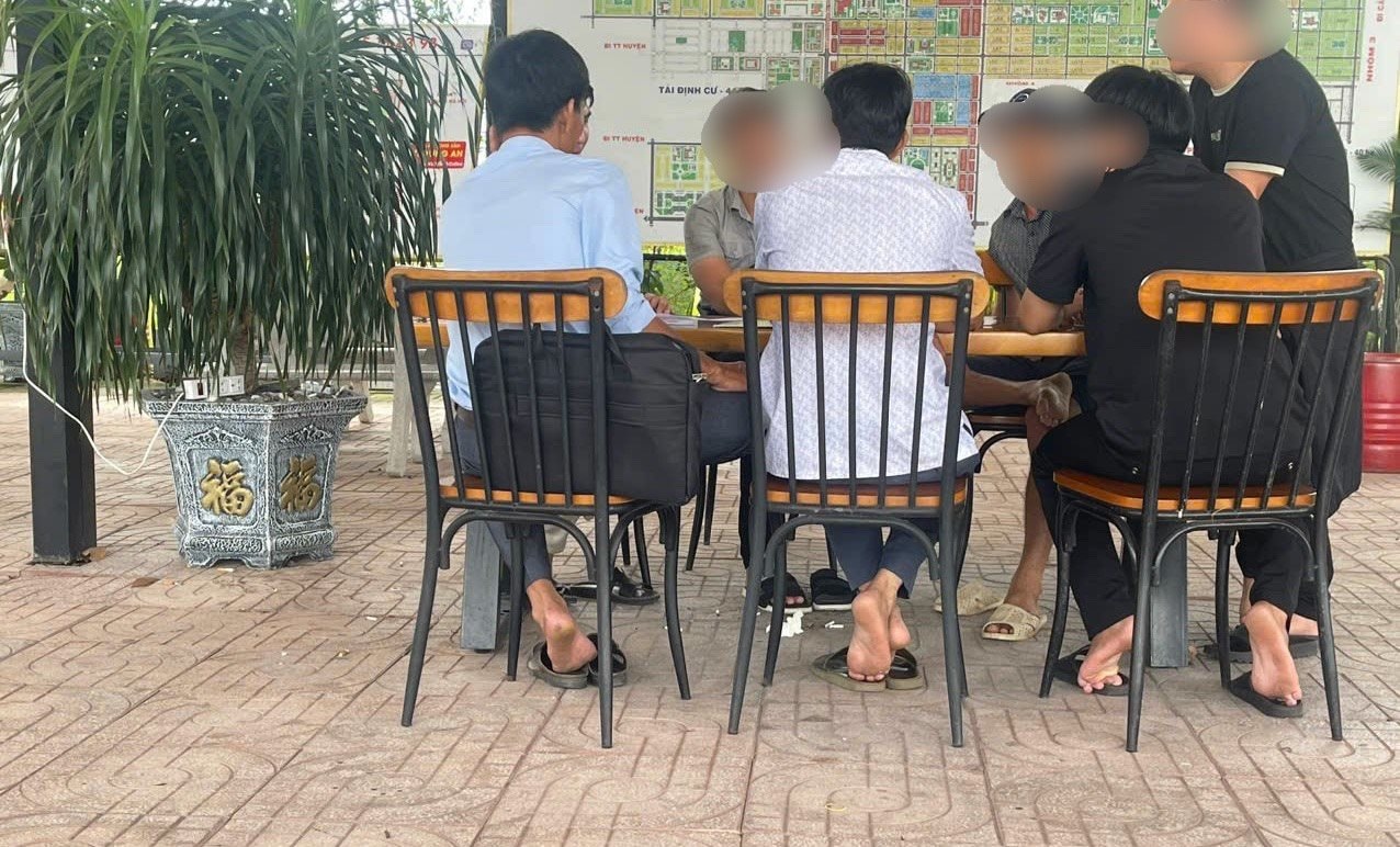 Soi đèn viết cọc 3 lô đất ngay trong đêm, nhà đầu tư phía Bắc “nam tiến” trở lại- Ảnh 3. Soi đèn viết cọc 3 lô đất ngay trong đêm, nhà đầu tư phía Bắc “nam tiến” trở lại- Ảnh 3.