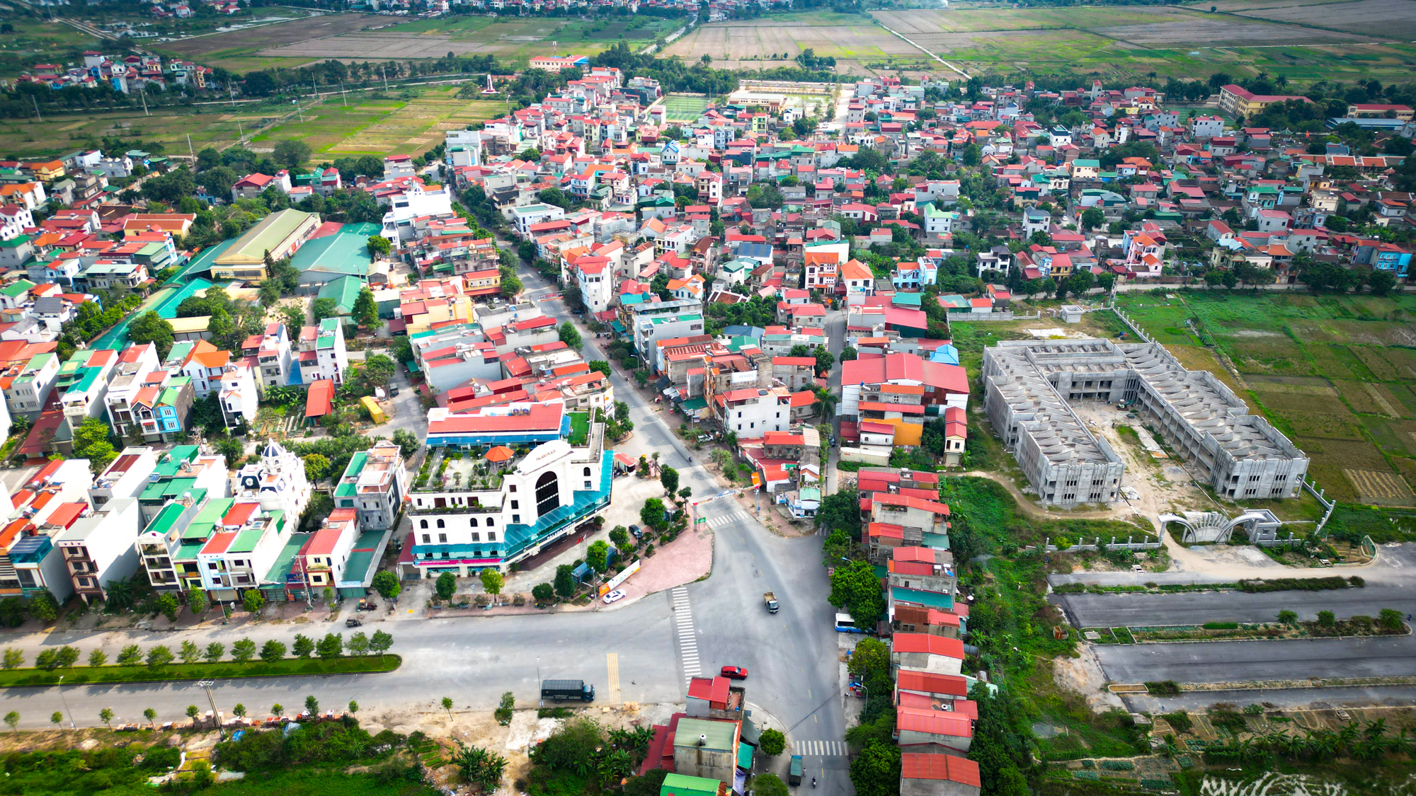 Diện mạo 3 huyện cách Hồ Gươm chưa đến 30 km sắp lên thành phố: Nơi có siêu nhà máy hơn 9 tỷ USD, nơi có khu đô thị 10 tỷ USD- Ảnh 7.