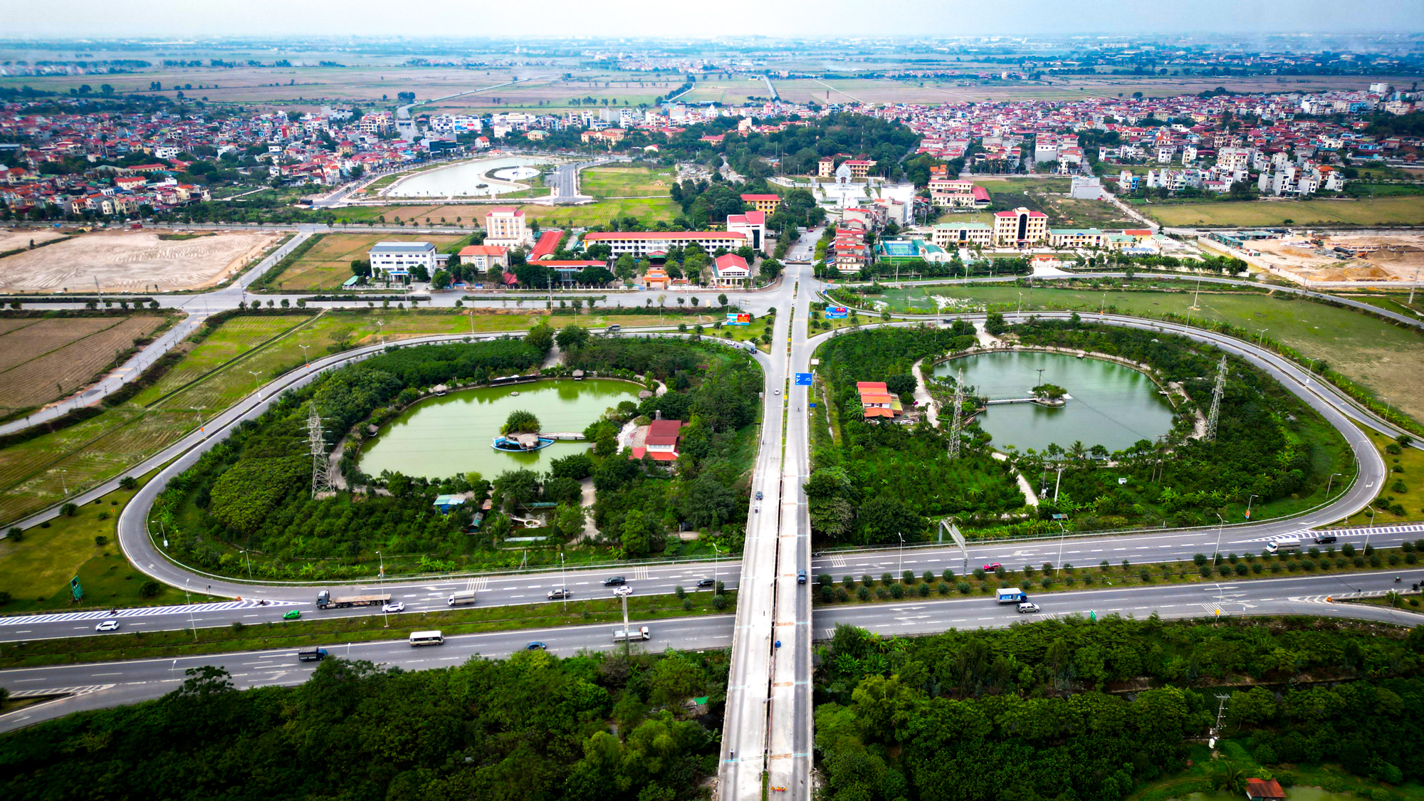 Diện mạo 3 huyện cách Hồ Gươm chưa đến 30 km sắp lên thành phố: Nơi có siêu nhà máy hơn 9 tỷ USD, nơi có khu đô thị 10 tỷ USD- Ảnh 9.