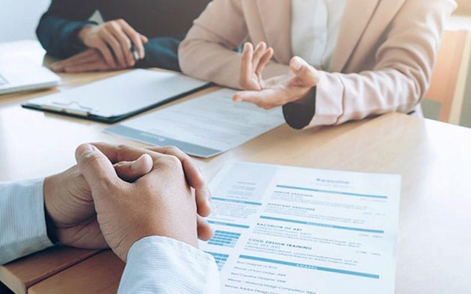 Nhà tuyển dụng hỏi: Làm sao để làm miêu tả màu xanh cho người mù, ứng viên trả lời EQ cao khiến ai cũng gật gù- Ảnh 2. Nhà tuyển dụng hỏi: Làm sao để làm miêu tả màu xanh cho người mù, ứng viên trả lời EQ cao khiến ai cũng gật gù- Ảnh 2.