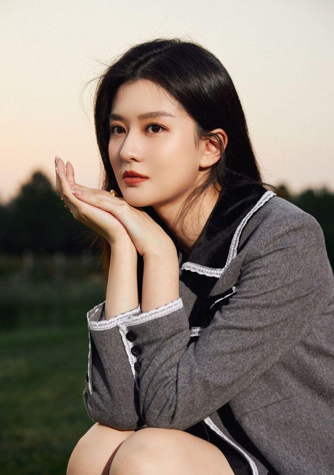 Mỹ nhân 9X giàu nhất showbiz kết hôn với thiếu gia tập đoàn bất động sản nghìn tỷ- Ảnh 6. Mỹ nhân 9X giàu nhất showbiz kết hôn với thiếu gia tập đoàn bất động sản nghìn tỷ- Ảnh 6.