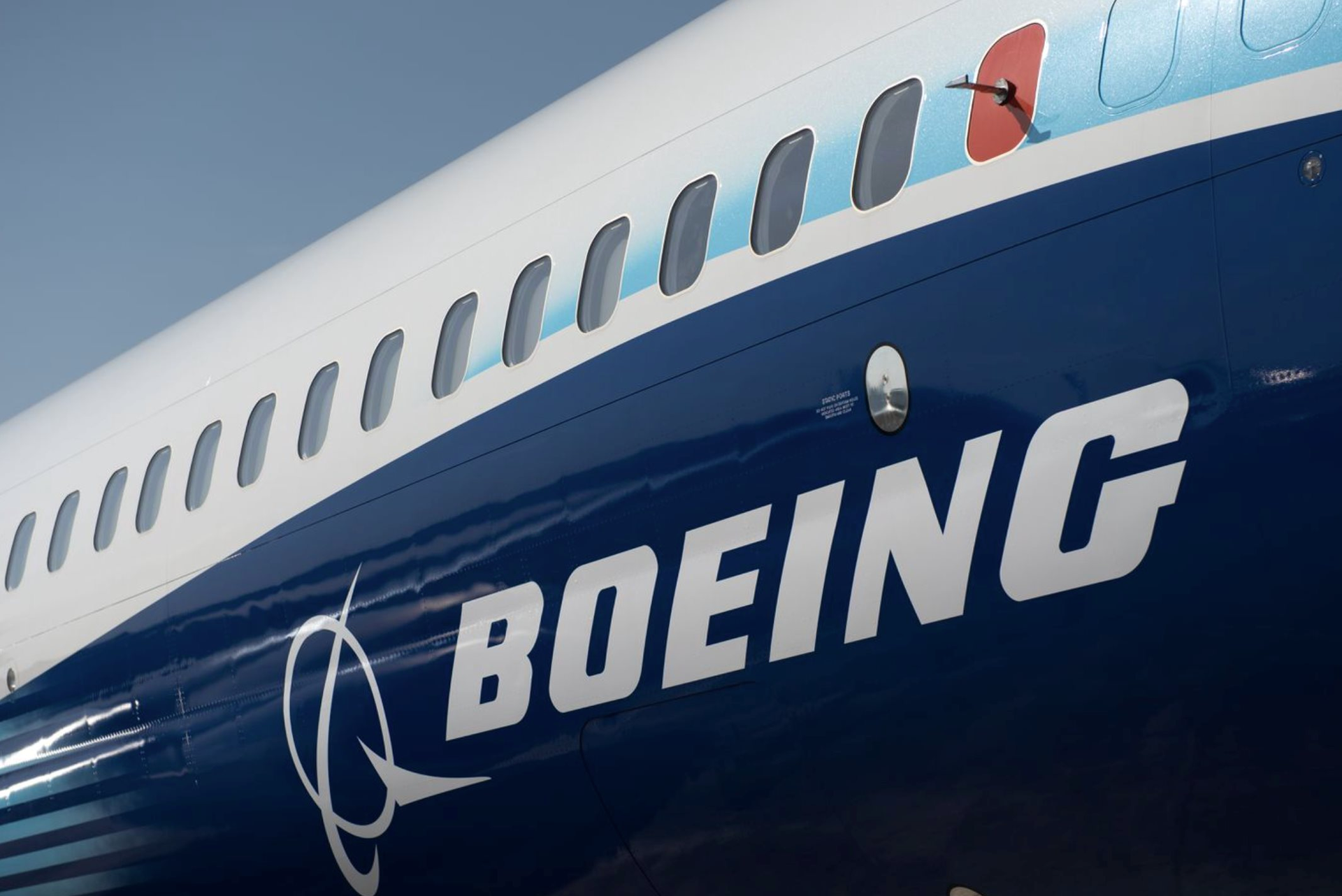 Boeing có thể phải chia nhỏ bộ máy, pha loãng cổ phiếu, CEO thừa nhận sẽ cần rất nhiều thời gian- Ảnh 1.