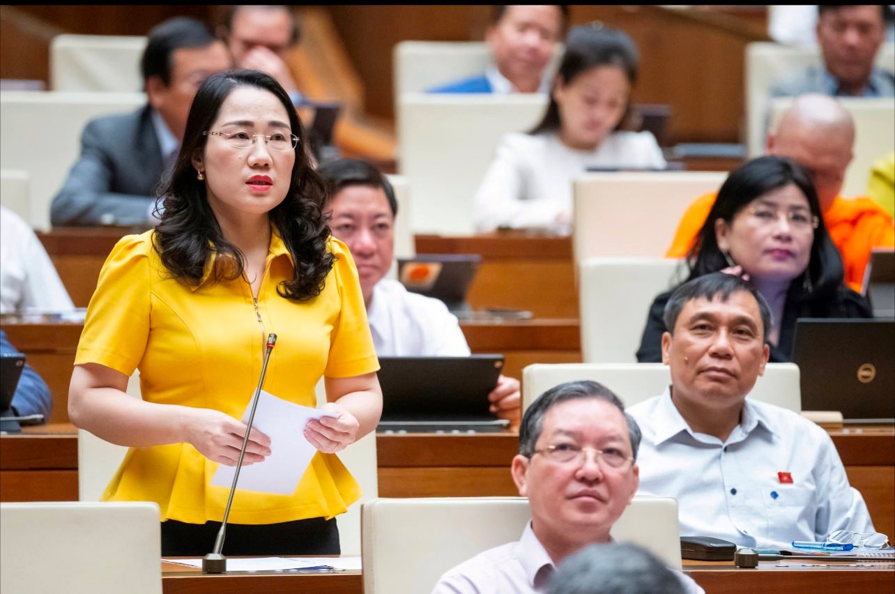 Đại biểu Quốc hội: Không ít người "đứng ngồi không yên" trước thông tin giá nhà tăng phi mã; thu xếp tiền nong, thậm chí vay mượn để mua bằng được mảnh đất, chờ tăng giá rồi bán- Ảnh 2.