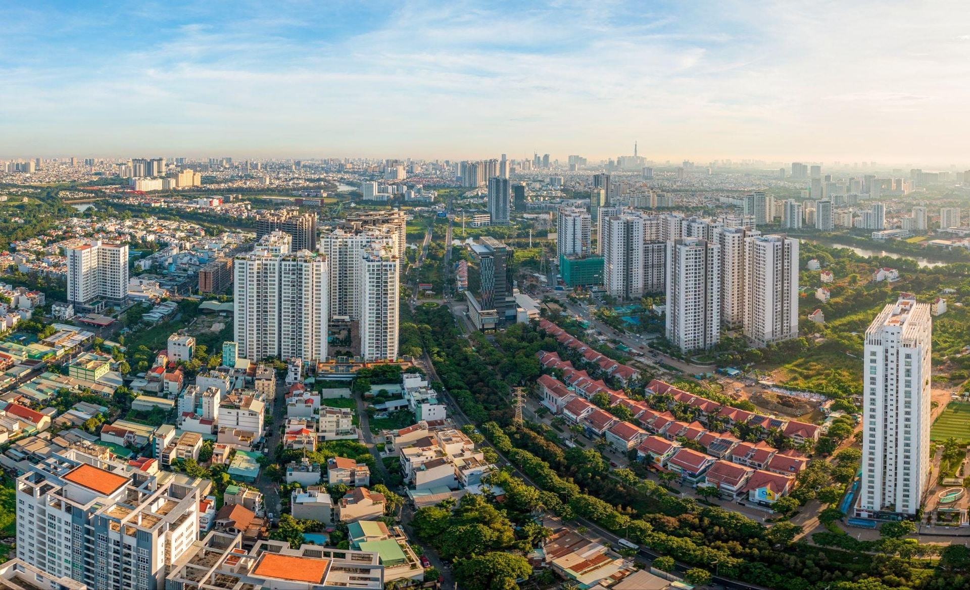 Giá đất không ngừng 'nhảy múa', đại biểu Quốc hội nhấn mạnh:"Thị trường bất động sản hư hư ảo ảo, hôm nay giá này, ngày mai giá khác"- Ảnh 1.