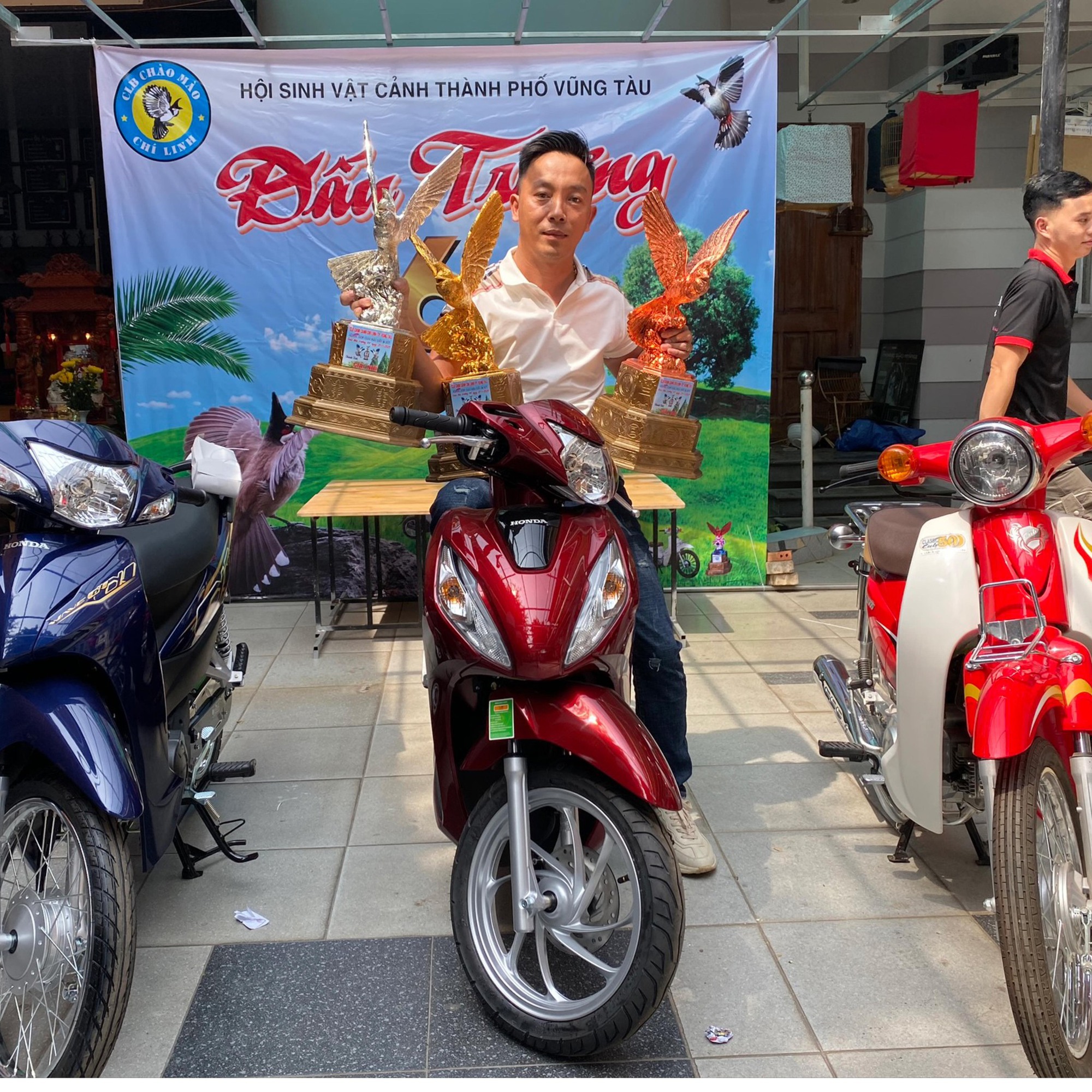 Giấu vợ cầm cố vàng cưới lấy 25 triệu mua chim, 11 năm sau đại gia Đồng Nai sở hữu BST chim tiền tỷ- Ảnh 10. Giấu vợ cầm cố vàng cưới lấy 25 triệu mua chim, 11 năm sau đại gia Đồng Nai sở hữu BST chim tiền tỷ- Ảnh 10.