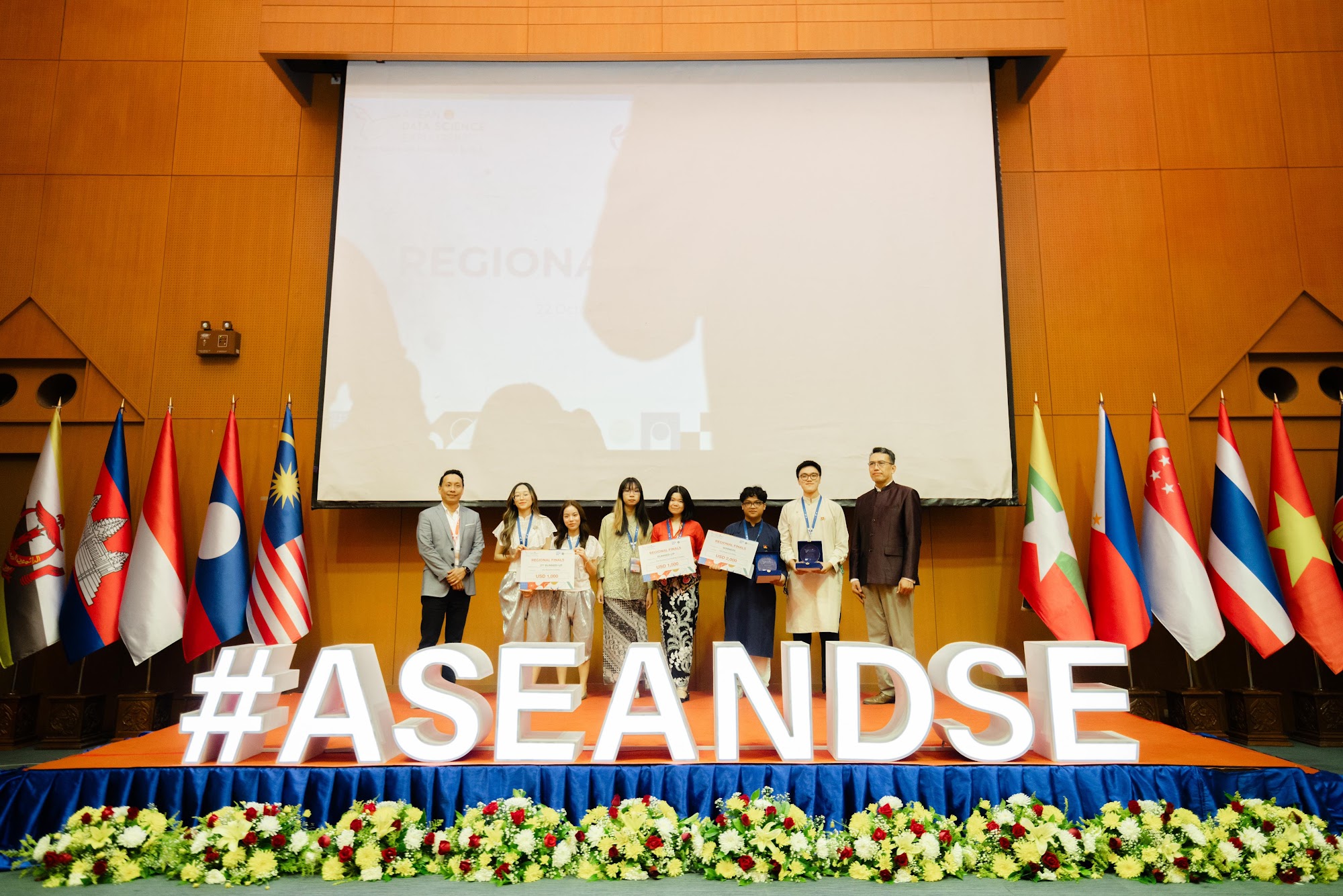 Đại diện Việt Nam giành chức quán quân cuộc thi khoa học dữ liệu ASEAN- Ảnh 1.