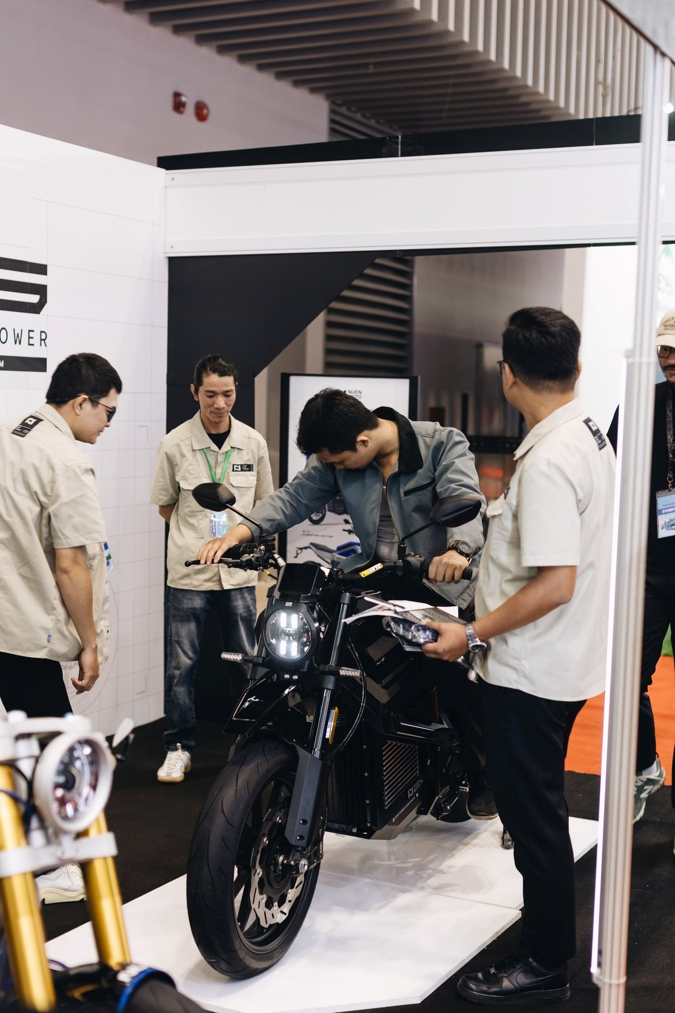 Sau Dat Bike, thêm một startup xe máy điện Việt Nam hướng đến "dân chơi": Phiên bản cao cấp giá 220 triệu đồng, tốc độ tối đa lên tới 130 km/h- Ảnh 3.