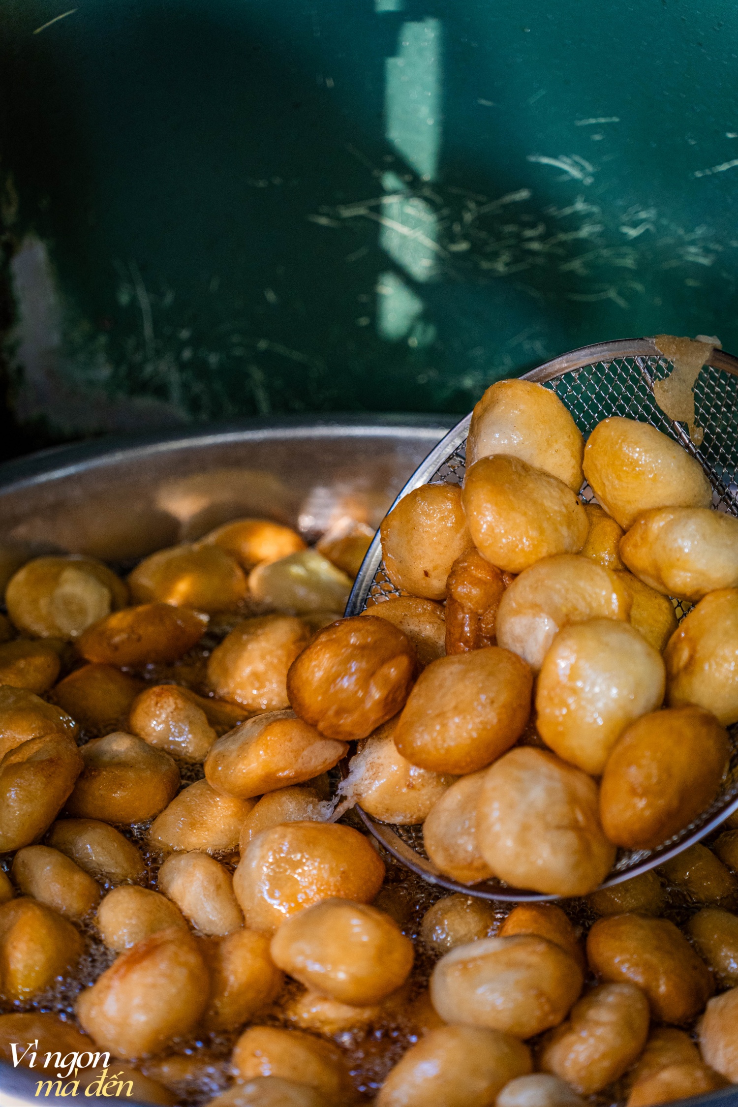 Thu về ghé ngay: Hàng bánh rán mặt tiền chỉ 1m, bán đúng 2 loại bánh nhưng đỉnh điểm tiêu thụ hết hơn 10.000 cái/ngày- Ảnh 27.