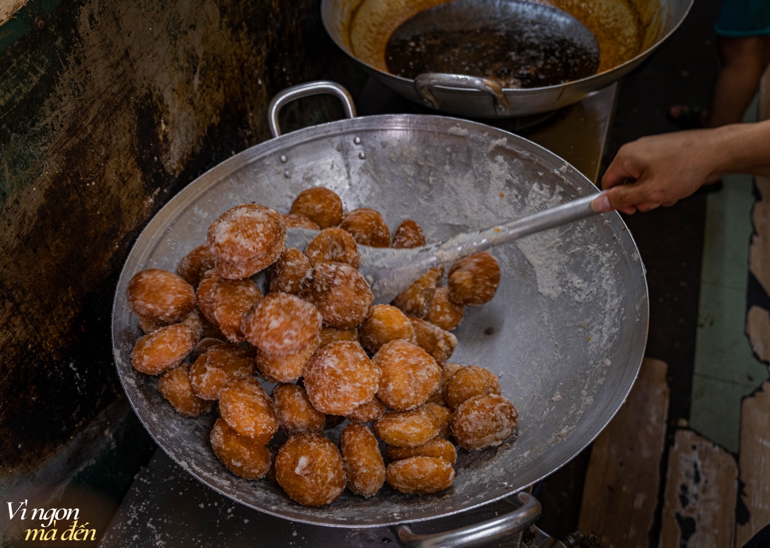 Thu về ghé ngay: Hàng bánh rán mặt tiền chỉ 1m, bán đúng 2 loại bánh nhưng đỉnh điểm tiêu thụ hết hơn 10.000 cái/ngày- Ảnh 10.