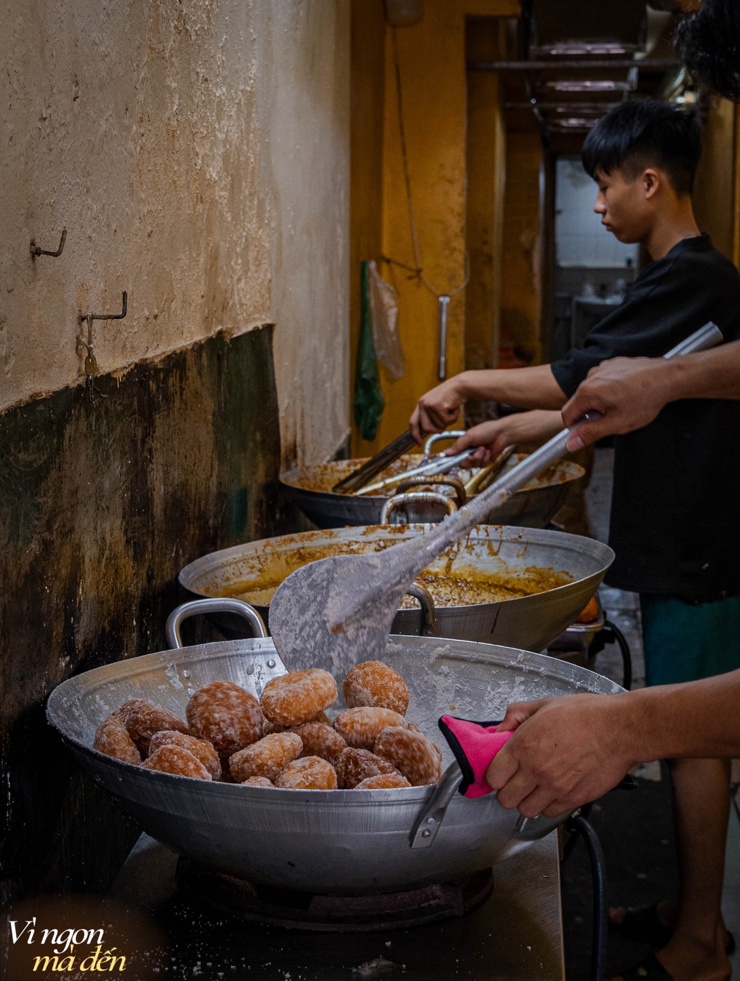 Thu về ghé ngay: Hàng bánh rán mặt tiền chỉ 1m, bán đúng 2 loại bánh nhưng đỉnh điểm tiêu thụ hết hơn 10.000 cái/ngày- Ảnh 15.