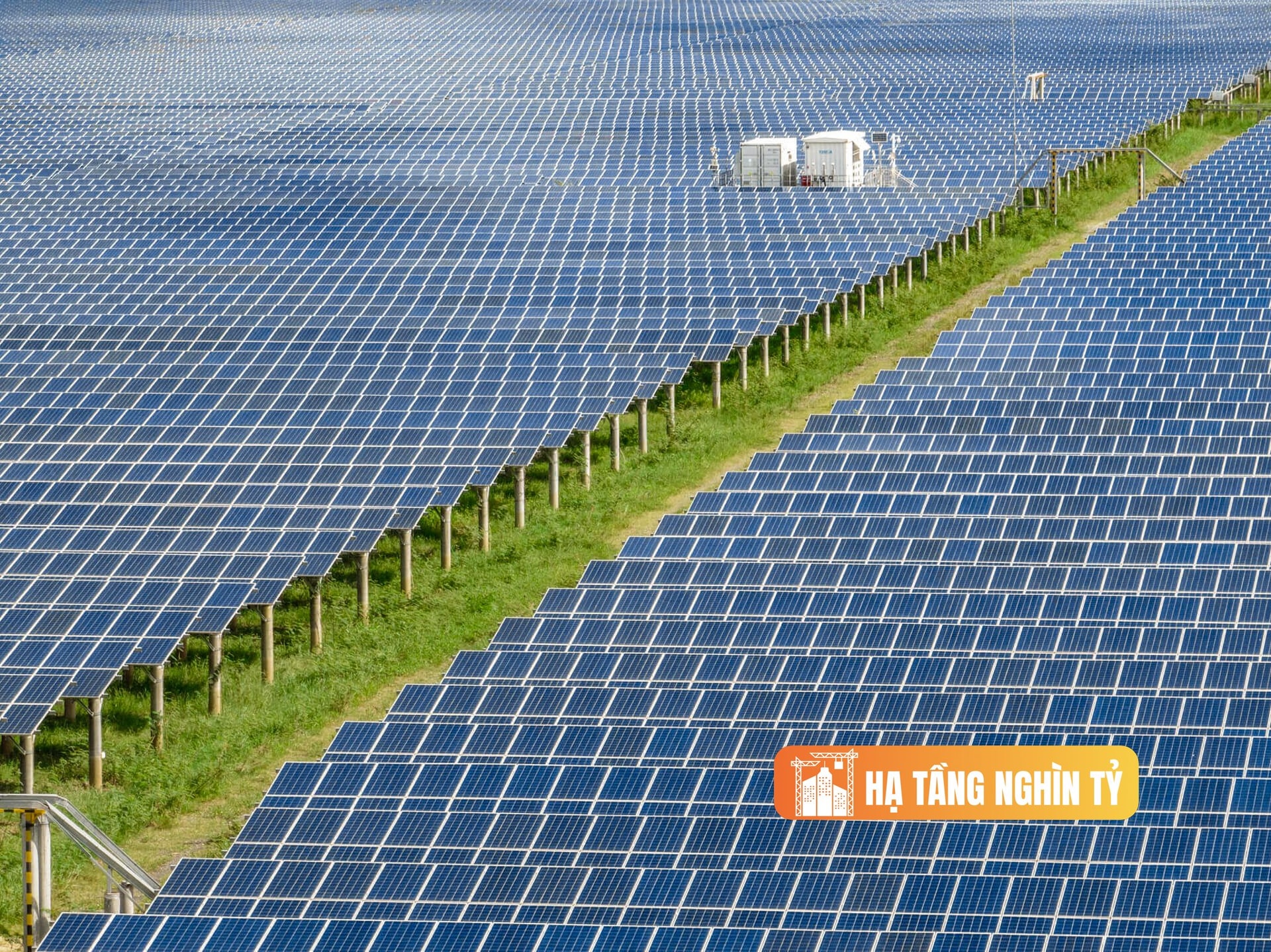 Toàn cảnh nhà máy điện mặt trời từng lớn nhất Việt Nam: Tổng mức đầu tư gần 13.000 tỷ, diện tích gần bằng quận 1- Ảnh 1.