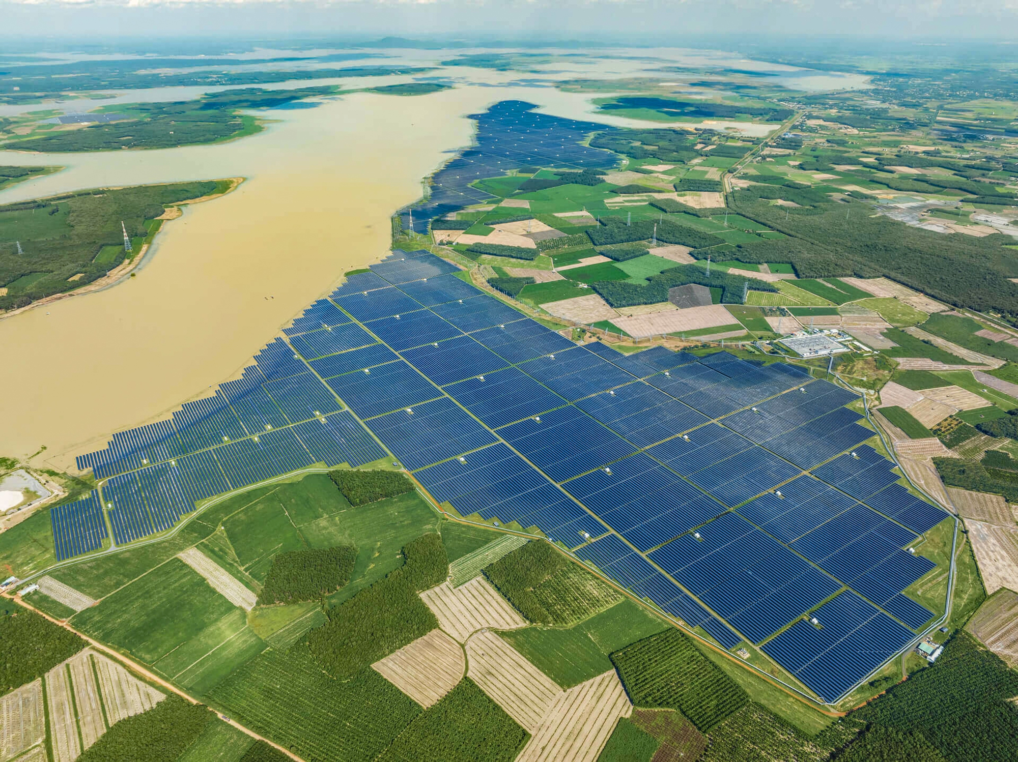 Toàn cảnh nhà máy điện mặt trời từng lớn nhất Việt Nam: Tổng mức đầu tư gần 13.000 tỷ, diện tích gần bằng quận 1- Ảnh 5.