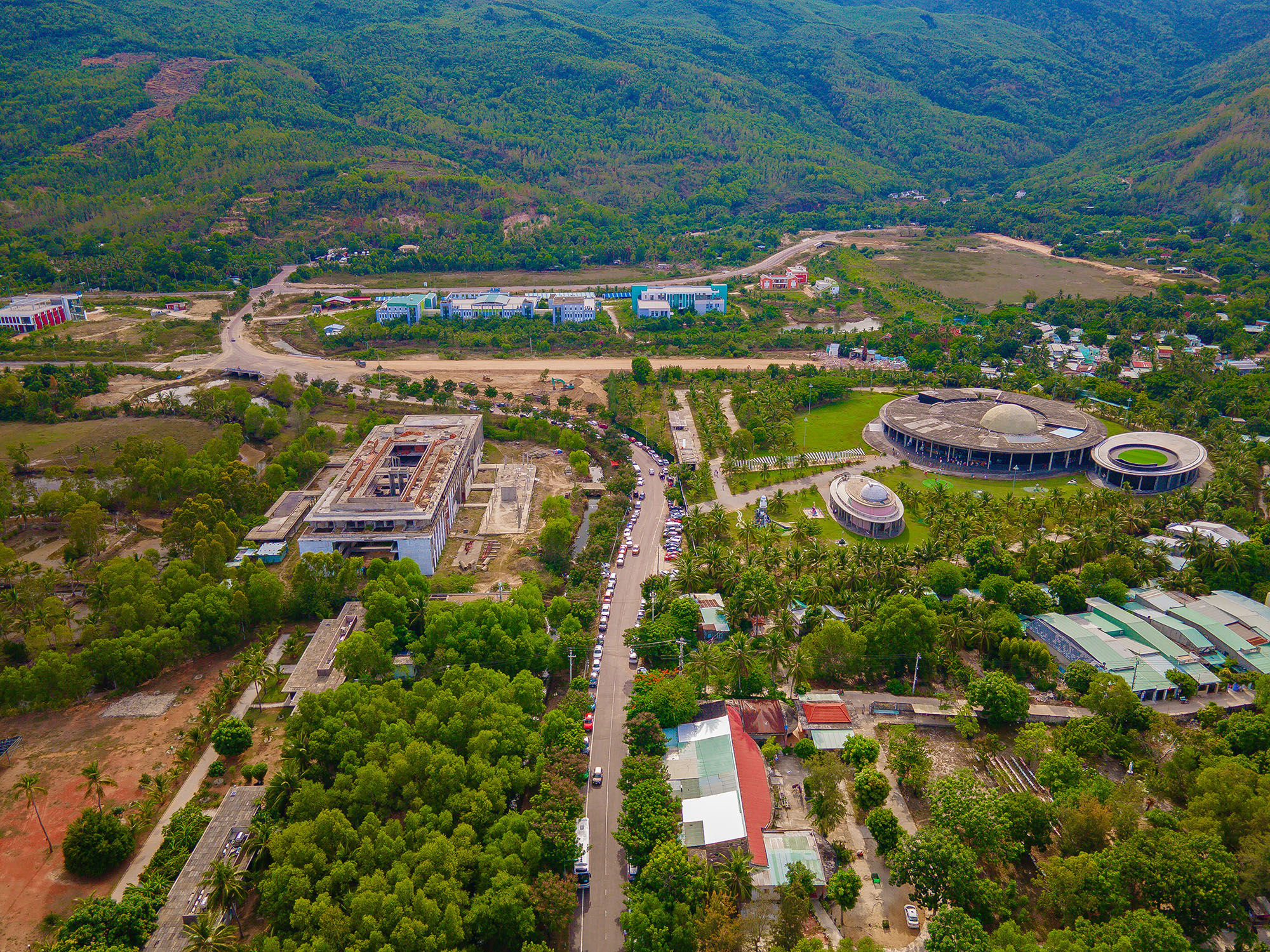 Đại lộ khoa học đầu tiên ở Việt Nam: Đầu tư trăm tỷ làm mô hình vũ trụ, FPT rót nghìn tỷ làm tổ hợp công nghệ cho 20.000 người- Ảnh 2.