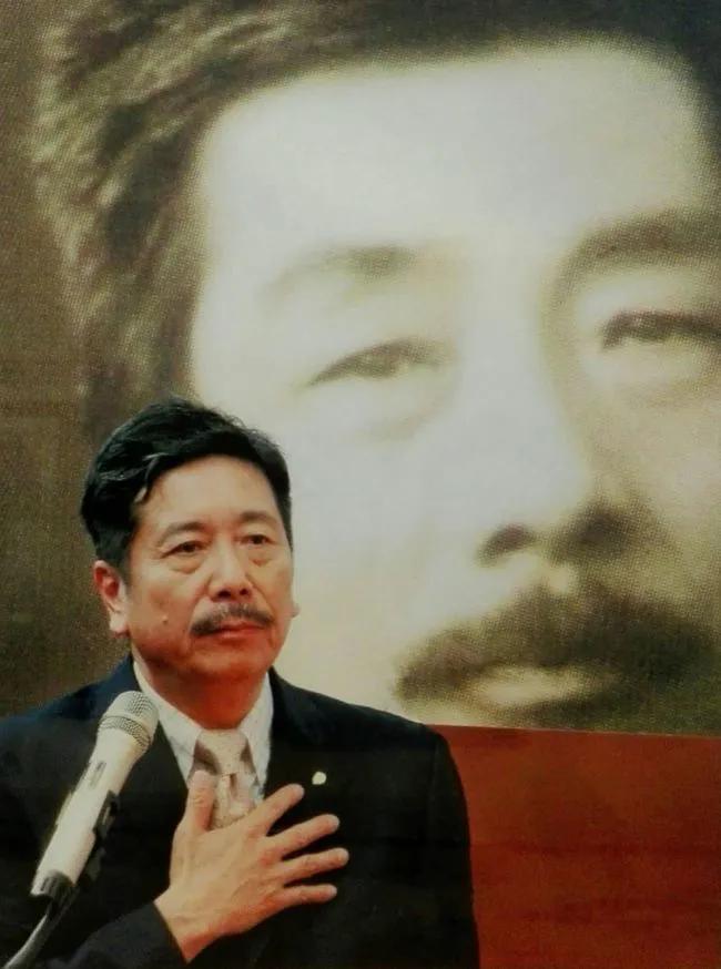 Cháu nội nhà văn Lỗ Tấn: Khổ sở vì ai cũng nghĩ giỏi văn, nửa đời sống dưới hào quang của ông nội và lựa chọn bất ngờ khi về già- Ảnh 3. Cháu nội nhà văn Lỗ Tấn: Khổ sở vì ai cũng nghĩ giỏi văn, nửa đời sống dưới hào quang của ông nội và lựa chọn bất ngờ khi về già- Ảnh 3.