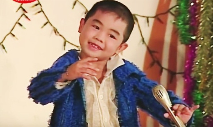"Thần đồng âm nhạc Việt" từng kiếm tiền như nước nhưng không có bạn bè, sống "tự kỷ" trong phòng vì cách giáo dục của cha mẹ- Ảnh 1. "Thần đồng âm nhạc Việt" từng kiếm tiền như nước nhưng không có bạn bè, sống "tự kỷ" trong phòng vì cách giáo dục của cha mẹ- Ảnh 1.