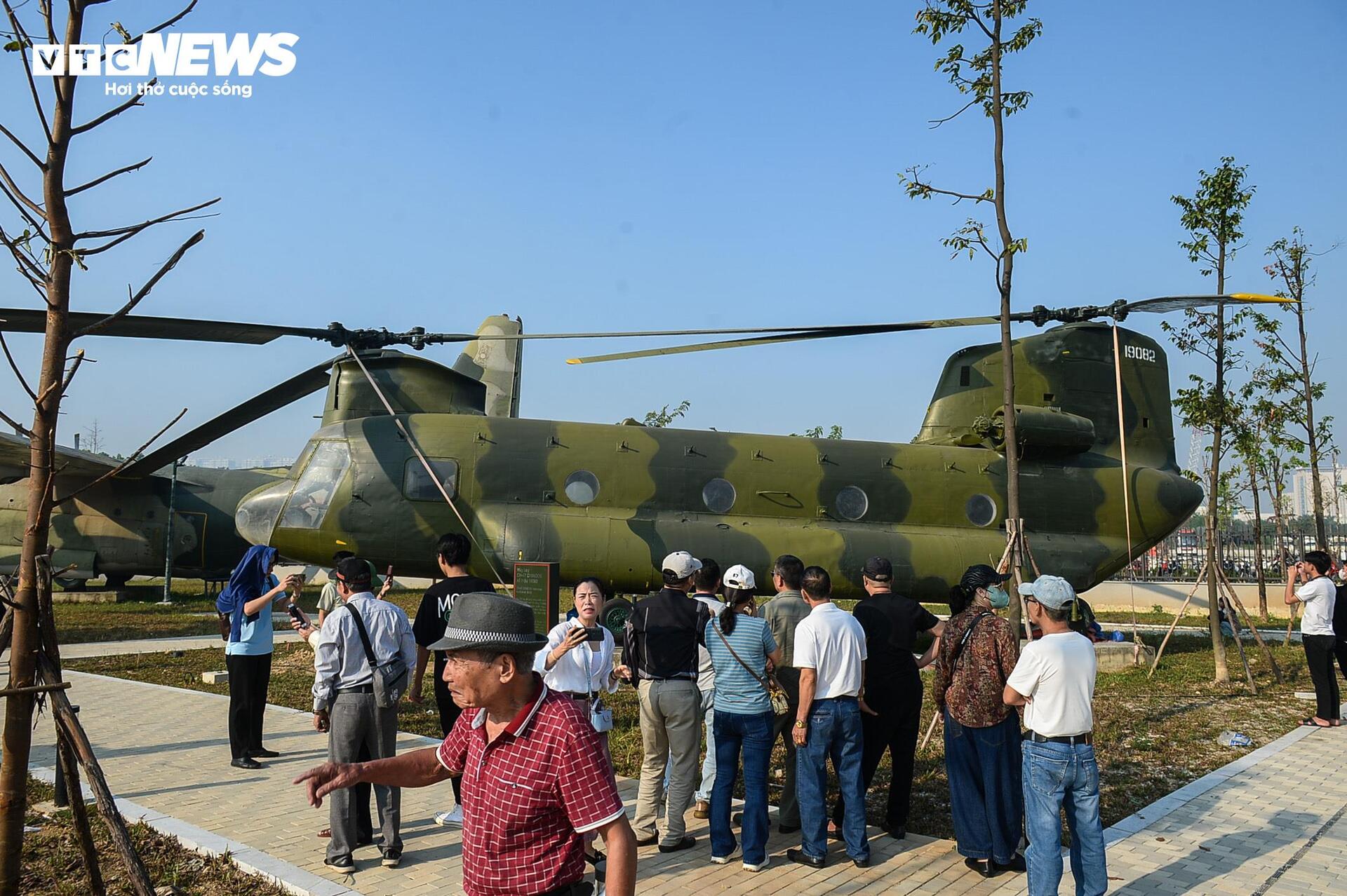 Du khách dậy từ sáng sớm, đi 60km tận mắt chiêm ngưỡng bảo vật quốc gia- Ảnh 15.