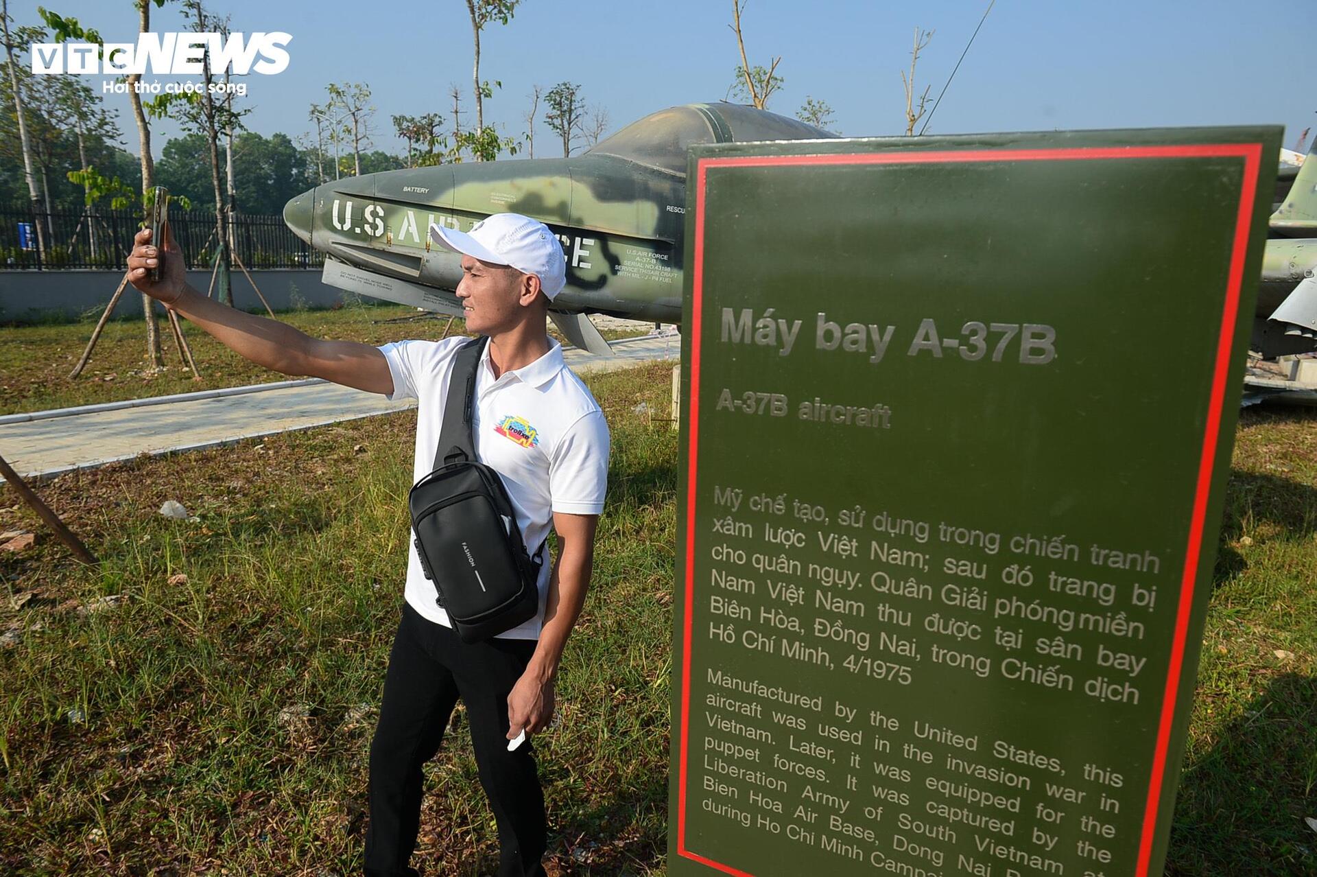 Du khách dậy từ sáng sớm, đi 60km tận mắt chiêm ngưỡng bảo vật quốc gia- Ảnh 12.