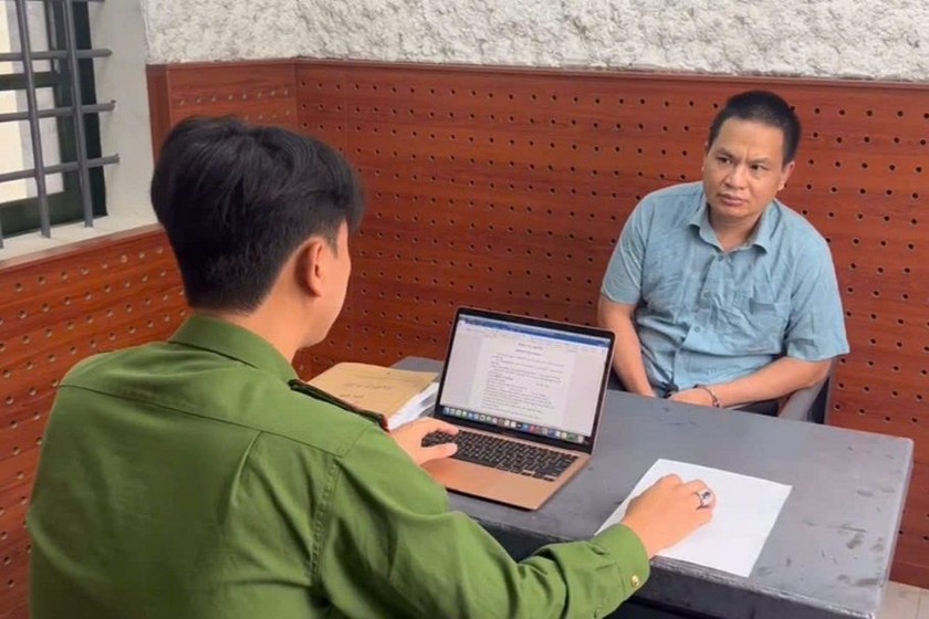 Bắt giám đốc một công ty- Ảnh 1. Bắt giám đốc một công ty- Ảnh 1.