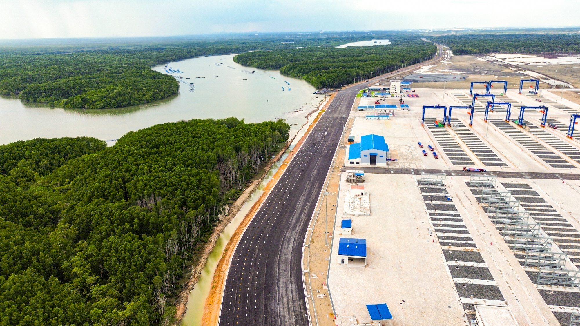 Toàn cảnh cảng biển gần 20.000 tỷ, lớn nhất Đồng Nai vừa được đưa vào khai thác- Ảnh 7.