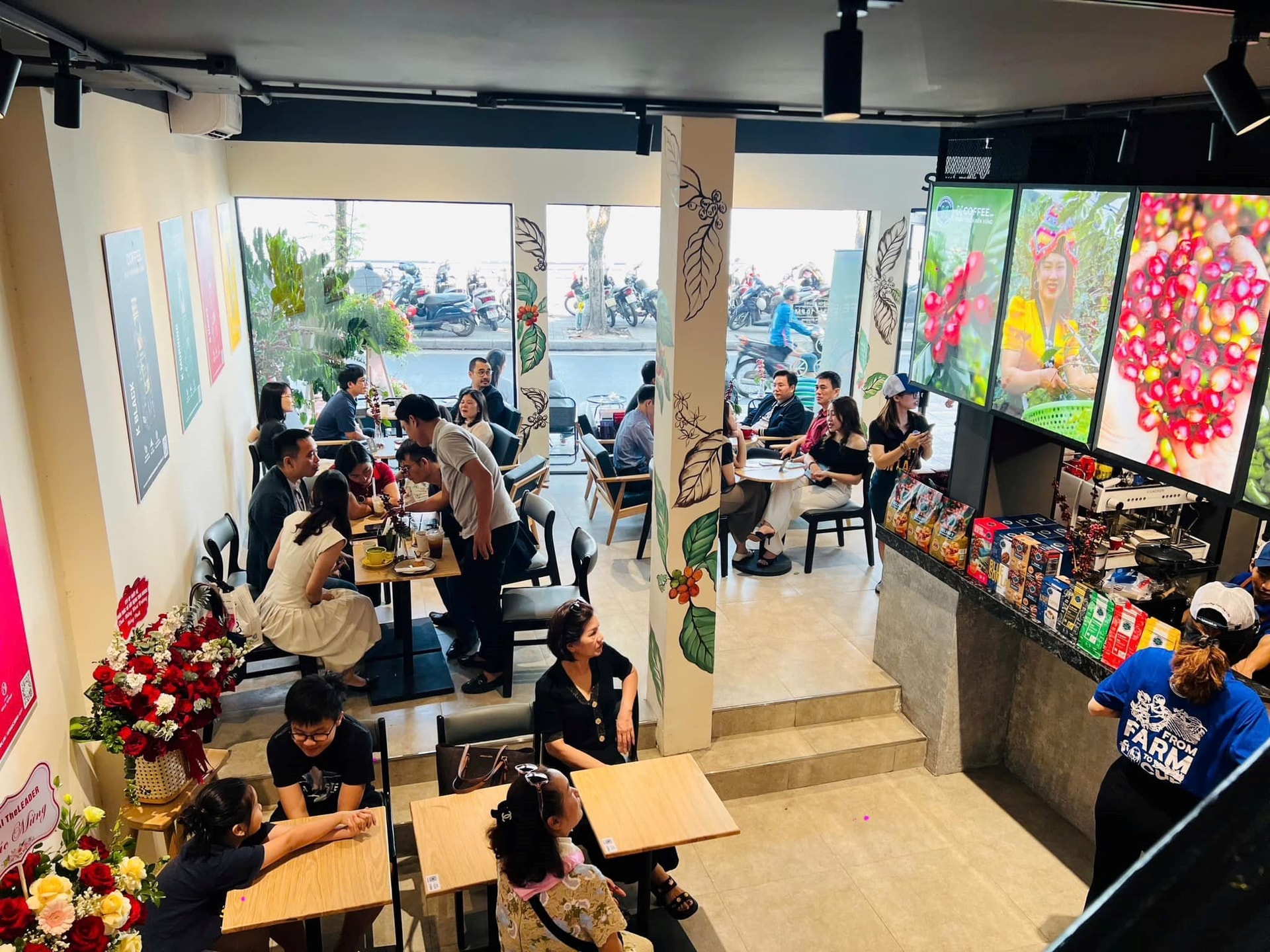 Phúc Sinh mở cửa hàng K Coffee đầu tiên ở HN, vị trí đắc địa ven Hồ Tây, tham vọng thành ông lớn ngành F&B- Ảnh 2.