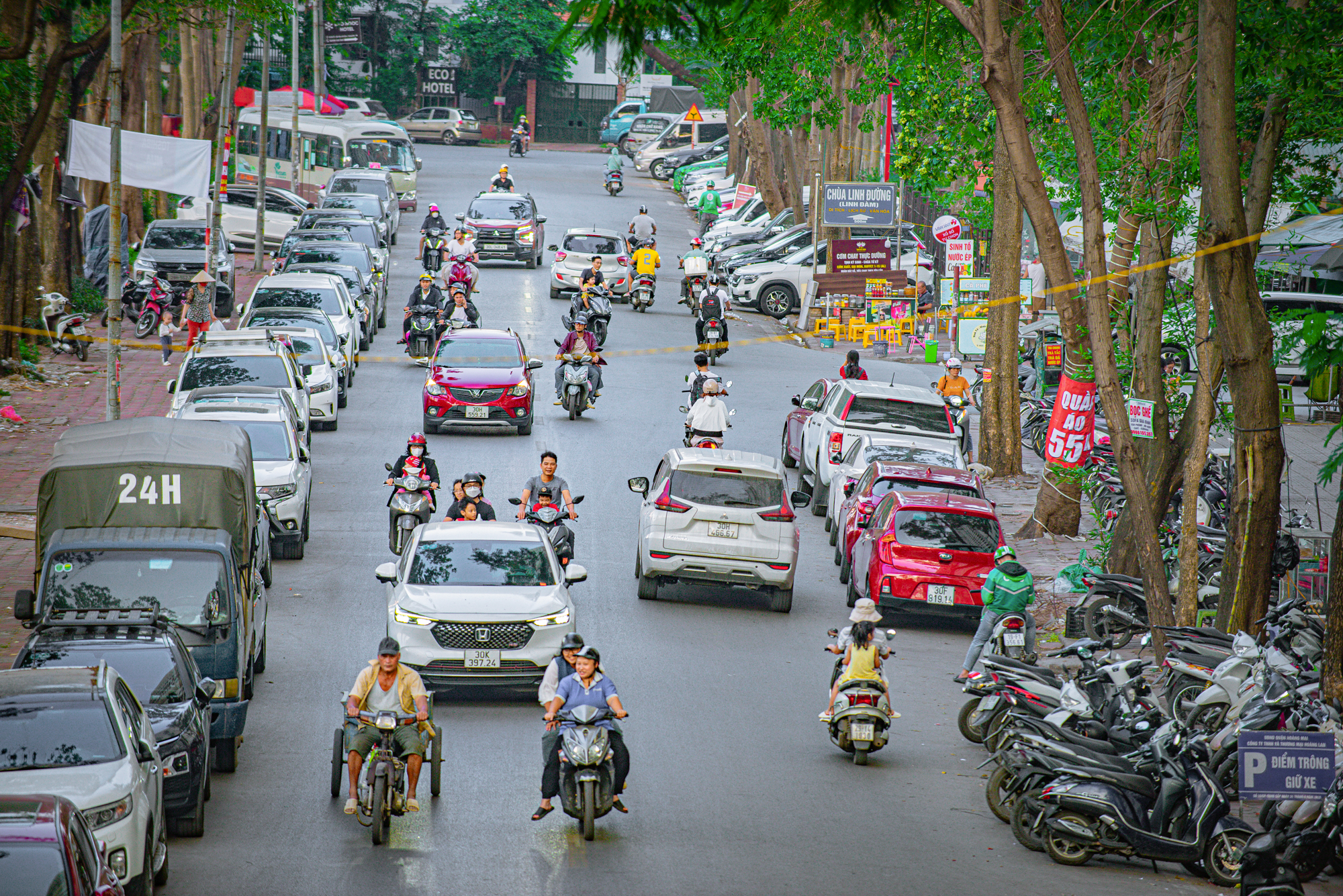 Thiếu cả trường học, bãi đỗ xe nhưng giá nhà vẫn tăng gấp 3 lần ở phường đông dân nhất Hà Nội- Ảnh 6.