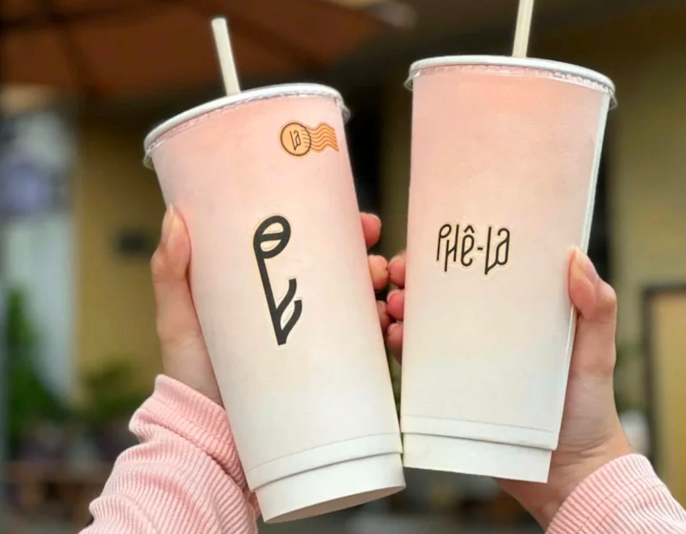 3 chiếc ly tạo nên bước ngoặt của KATINAT: Từ cửa hàng vô danh đến chuỗi cà phê nổi nhất MXH, vượt scandal tẩy chay thành cái tên được 'săn lùng'- Ảnh 7. 3 chiếc ly tạo nên bước ngoặt của KATINAT: Từ cửa hàng vô danh đến chuỗi cà phê nổi nhất MXH, vượt scandal tẩy chay thành cái tên được 'săn lùng'- Ảnh 7.