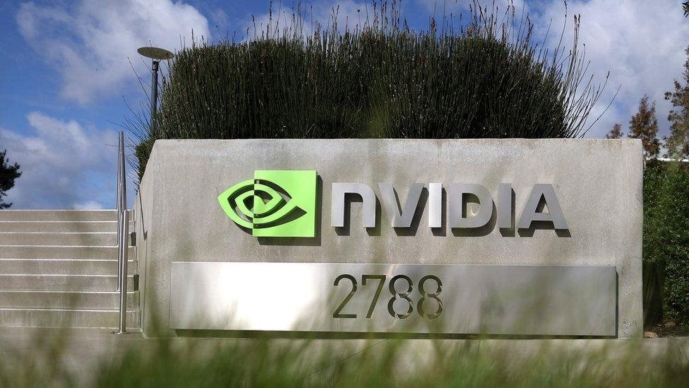 Nvidia - Công ty 3.500 tỷ USD làm rung chuyển ngành chip toàn cầu: Ai không cạnh tranh được chỉ còn cách 'làm thuê', Samsung, Intel thất bại đau đớn vì muốn đấu tay đôi- Ảnh 1.