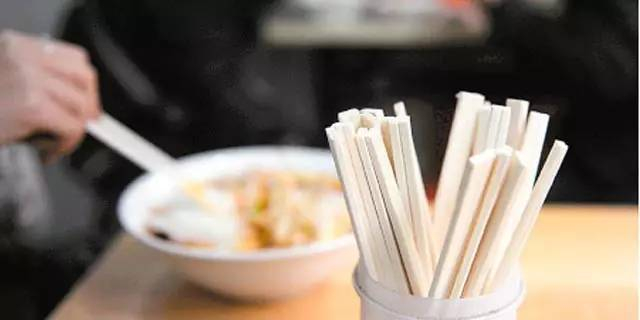 4 thói quen dùng đũa tai hại cần bỏ ngay, càng để lâu càng đưa nhiều "thuốc độc" vào cơ thể- Ảnh 2. 4 thói quen dùng đũa tai hại cần bỏ ngay, càng để lâu càng đưa nhiều "thuốc độc" vào cơ thể- Ảnh 2.