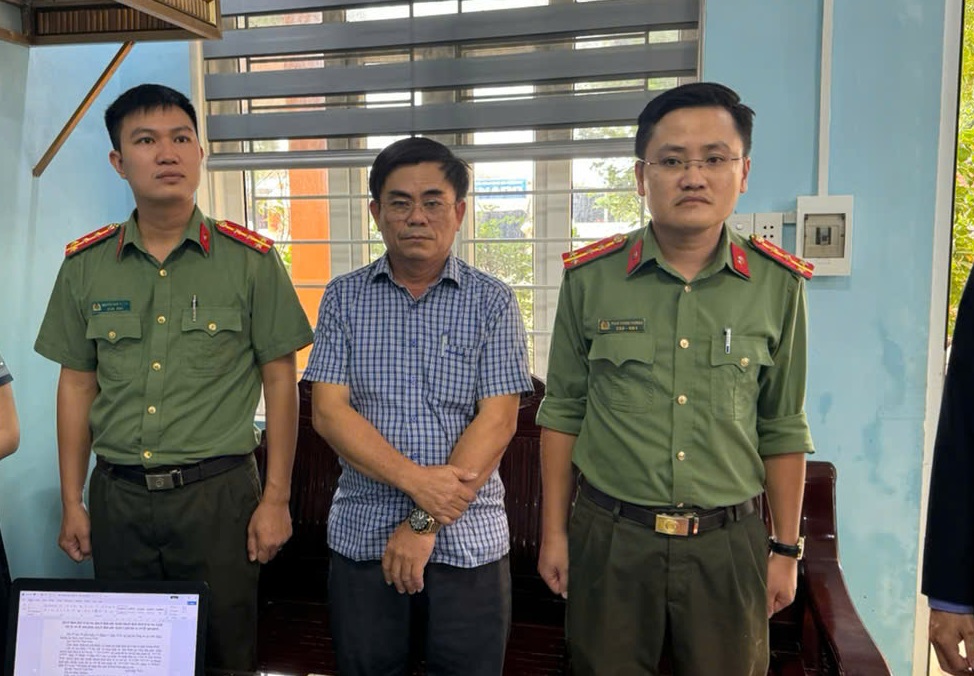 NÓNG: Khởi tố 11 người là giám đốc, phó giám đốc các ban quản lý ở Quảng Bình- Ảnh 1.