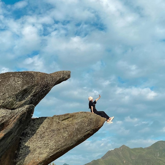 Việt Nam có 1 "ngôi làng trên mây" nằm ở độ cao hơn 2.800m, đẹp ngỡ “chốn bồng lai”, hiện đã vào mùa đẹp nhất: Hút nườm nượp người đến săn mây- Ảnh 9.