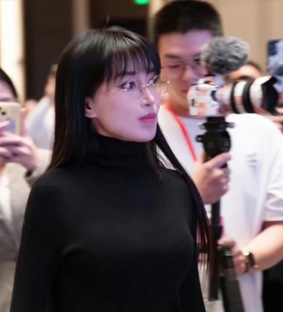 Lý Tử Thất công khai nhan sắc thật sau 3 năm ở ẩn gây choáng, làn da bị “huỷ hoại” giờ ra sao?- Ảnh 1. Lý Tử Thất công khai nhan sắc thật sau 3 năm ở ẩn gây choáng, làn da bị “huỷ hoại” giờ ra sao?- Ảnh 1.