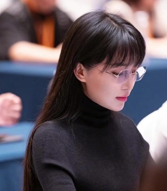 Lý Tử Thất công khai nhan sắc thật sau 3 năm ở ẩn gây choáng, làn da bị “huỷ hoại” giờ ra sao?- Ảnh 2. Lý Tử Thất công khai nhan sắc thật sau 3 năm ở ẩn gây choáng, làn da bị “huỷ hoại” giờ ra sao?- Ảnh 2.