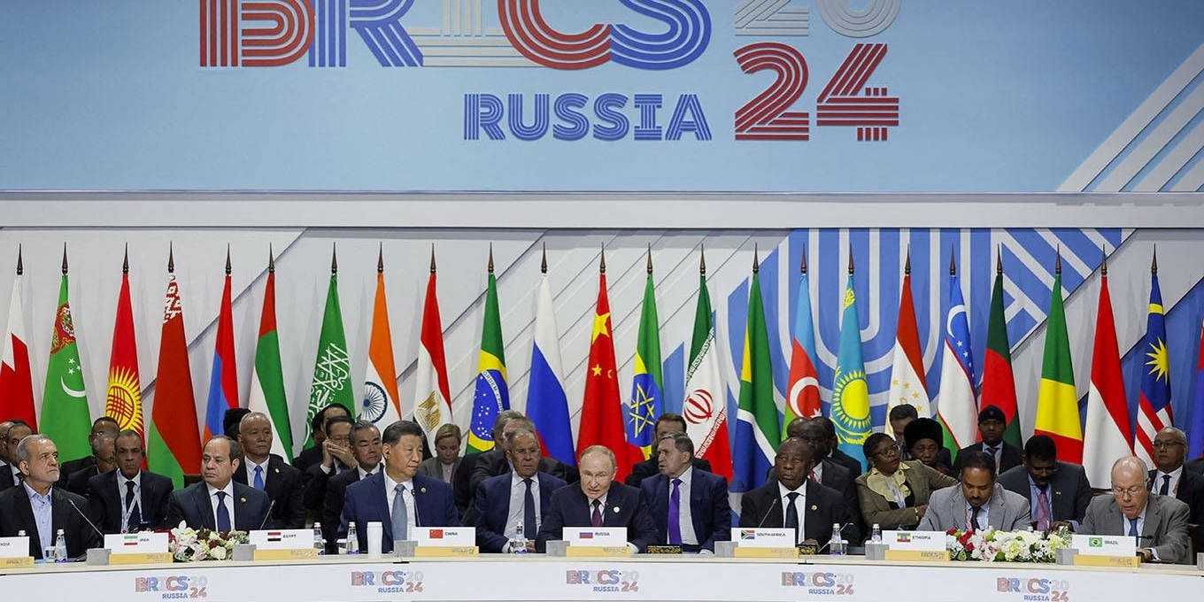 Chuyên gia: BRICS "nhọc công" đi tìm đối thủ của đồng USD nhưng ‘kiềng ba chân’ chi phối thế giới của đồng bạc xanh không dễ bị xu hướng phi đô la hoá bẻ gãy- Ảnh 2.