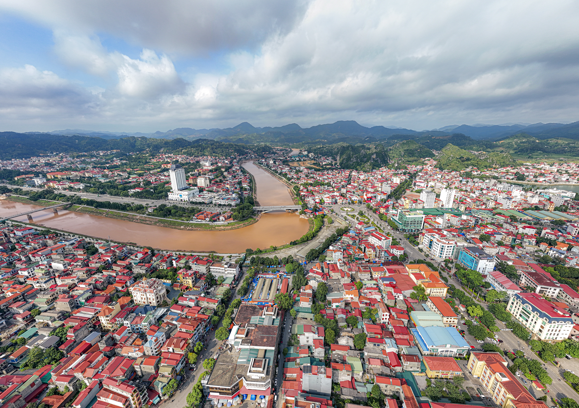 Diện mạo tỉnh có hơn 200 km đường biên giới đang xây dựng 2 cao tốc trị giá 25.000 tỷ, hứa hẹn phát triển bứt phá- Ảnh 7.