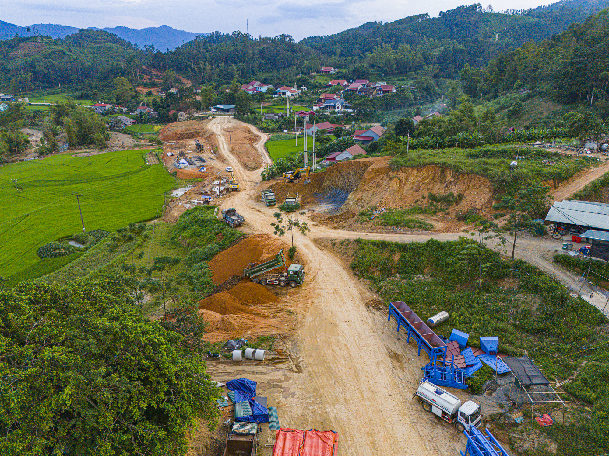 Diện mạo tỉnh có hơn 200 km đường biên giới đang xây dựng 2 cao tốc trị giá 25.000 tỷ, hứa hẹn phát triển bứt phá- Ảnh 9.