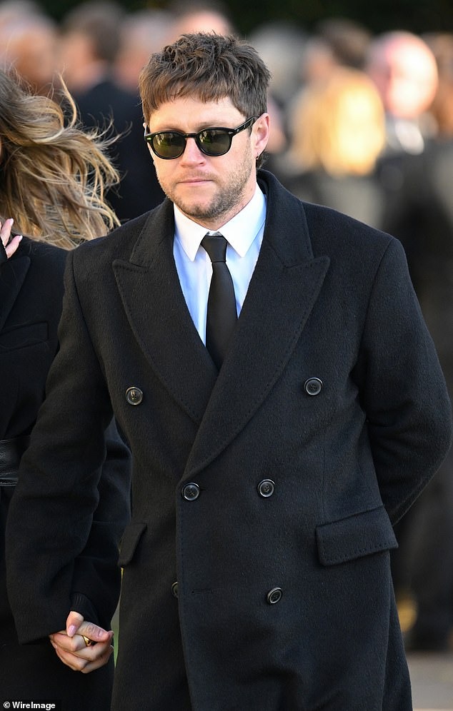 Tang lễ Liam Payne: One Direction tái hợp trong cảnh bi thương, tình mới - tình cũ đau lòng tiễn biệt- Ảnh 8.