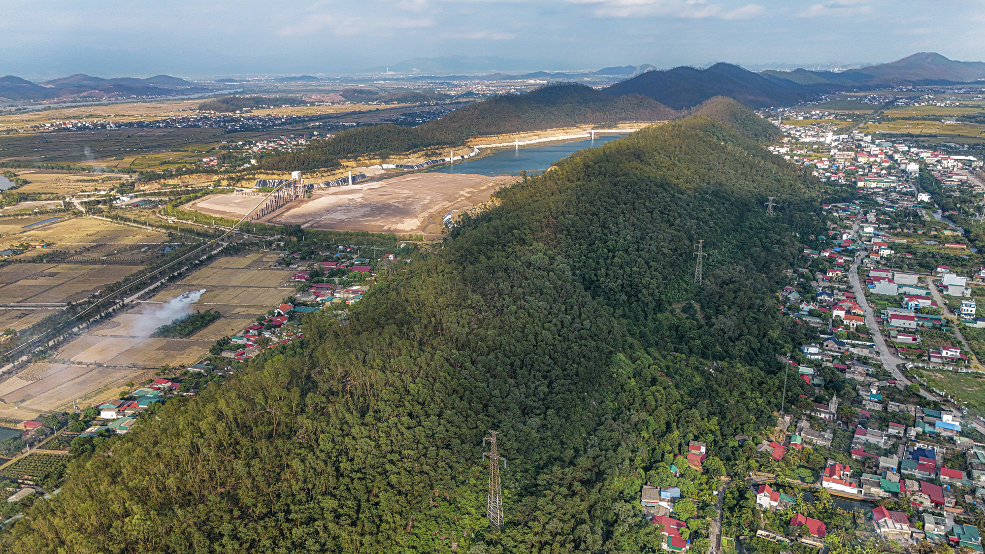 Đoạn đường chỉ dài 40 km nhưng sắp có thêm 3 thành phố: Nơi được Vingroup xây thành phố đảo, nơi hút hơn 100.000 tỷ đầu tư- Ảnh 4.