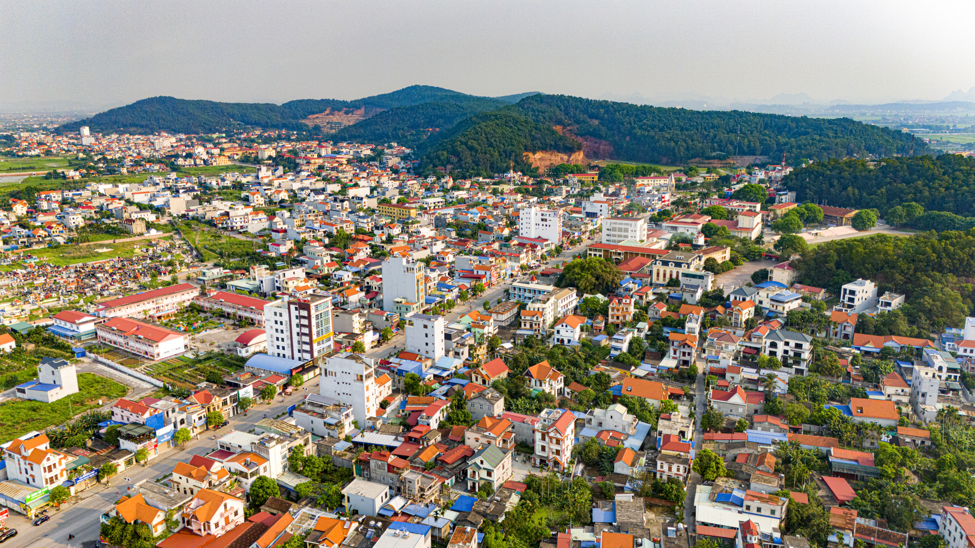 Đoạn đường chỉ dài 40 km nhưng sắp có thêm 3 thành phố: Nơi được Vingroup xây thành phố đảo, nơi hút hơn 100.000 tỷ đầu tư- Ảnh 7.