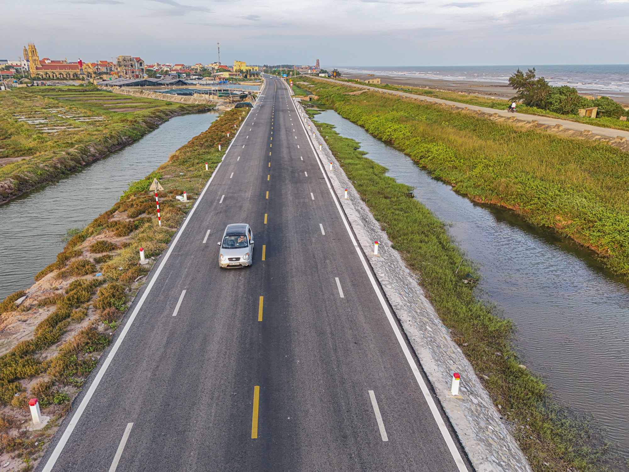 Chiêm ngưỡng tuyến đường 2.700 tỷ đồng, dài 65 km mới hoàn thành ở Nam Định- Ảnh 10.