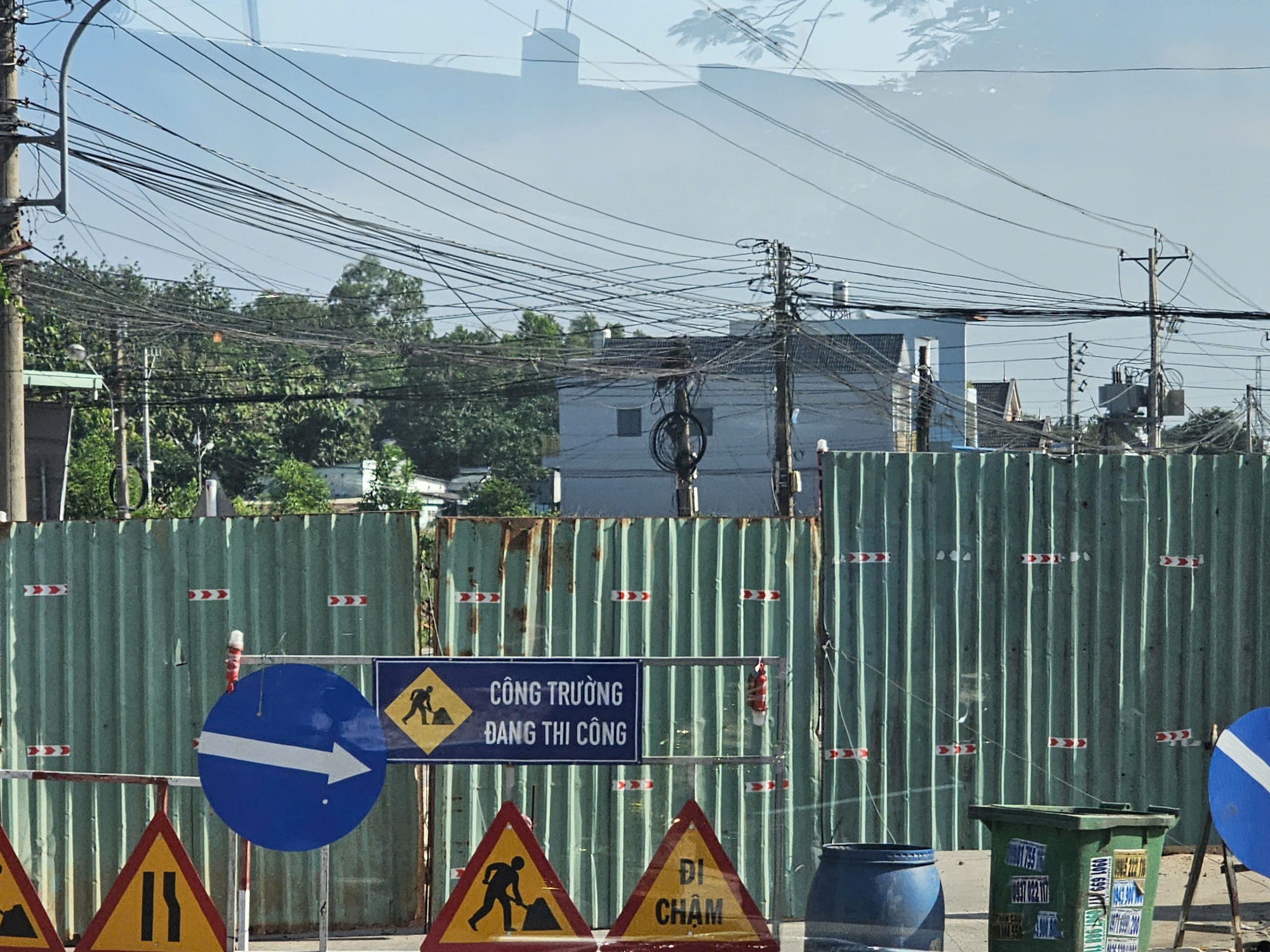 Ngổn ngang đường dẫn vào siêu dự án LEGO 1,3 tỉ USD ở Bình Dương- Ảnh 4.