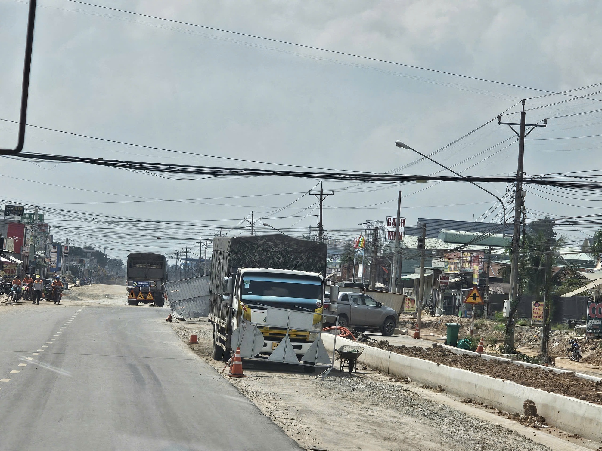 Ngổn ngang đường dẫn vào siêu dự án LEGO 1,3 tỉ USD ở Bình Dương- Ảnh 6.