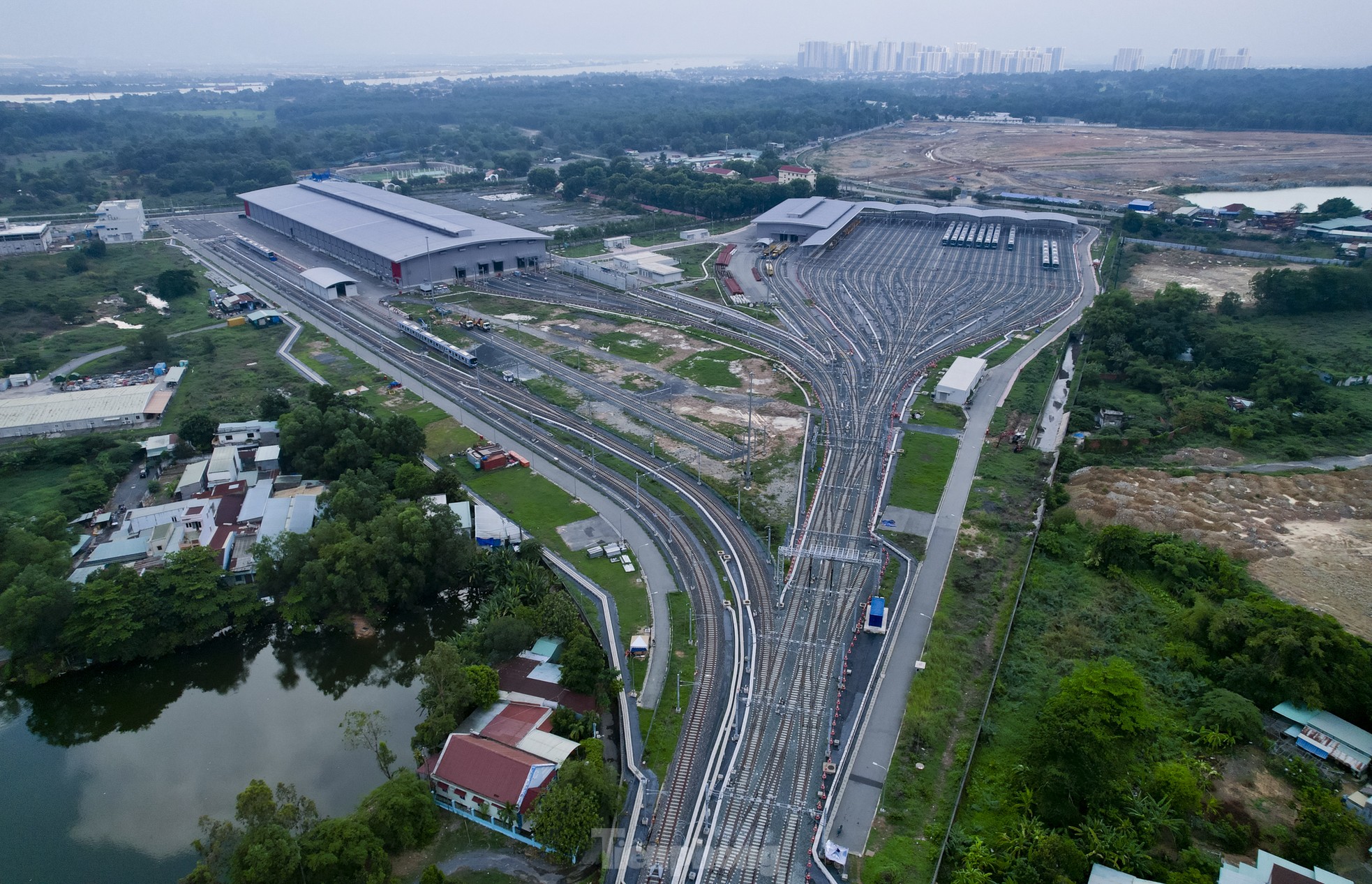 Bên trong 'đầu não' điều khiển 17 đoàn tàu metro tại TPHCM- Ảnh 1.