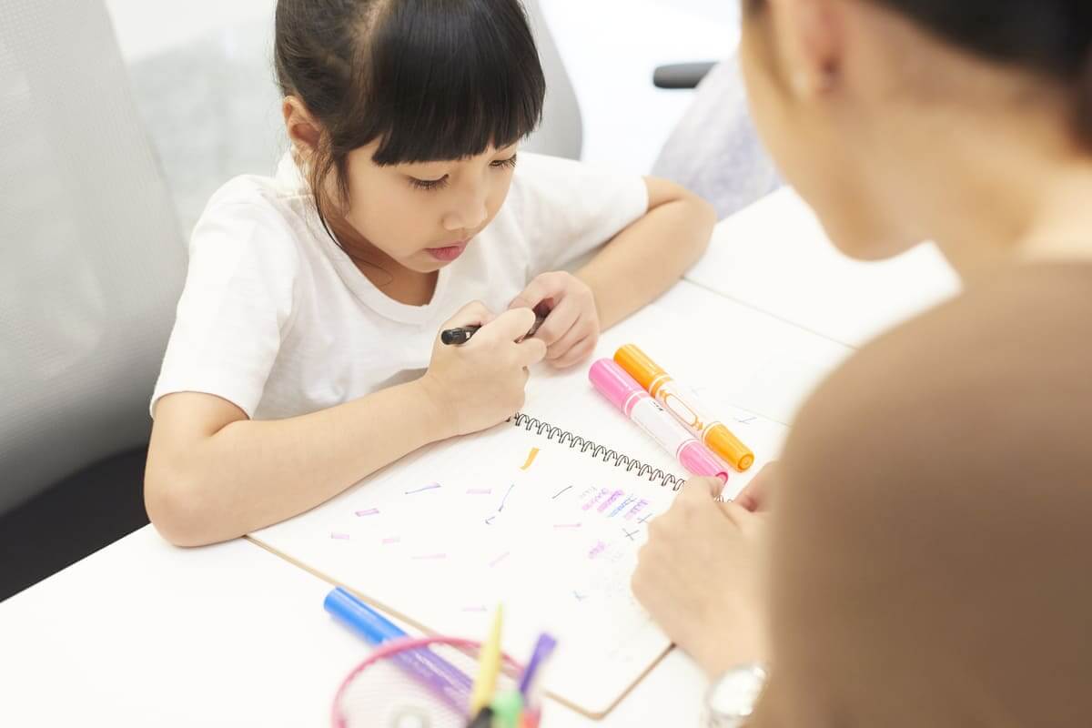 Kiểm tra cặp sách của con, phụ huynh sốc nặng khi phát hiện một thứ: "Mình đã không dạy con đủ tốt sao?"- Ảnh 2. Kiểm tra cặp sách của con, phụ huynh sốc nặng khi phát hiện một thứ: "Mình đã không dạy con đủ tốt sao?"- Ảnh 2.