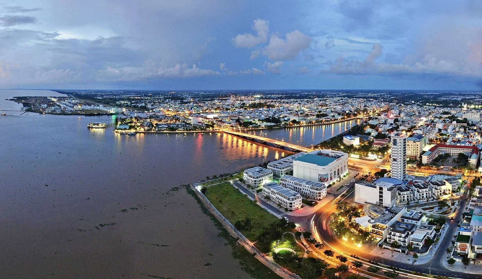 Thành phố lấn biển đầu tiên, lớn nhất Việt Nam: Từ vùng đất sình lầy thành khu đô thị hiện đại, góp phần thay đổi diện mạo từ thành phố loại III lên loại II- Ảnh 3.